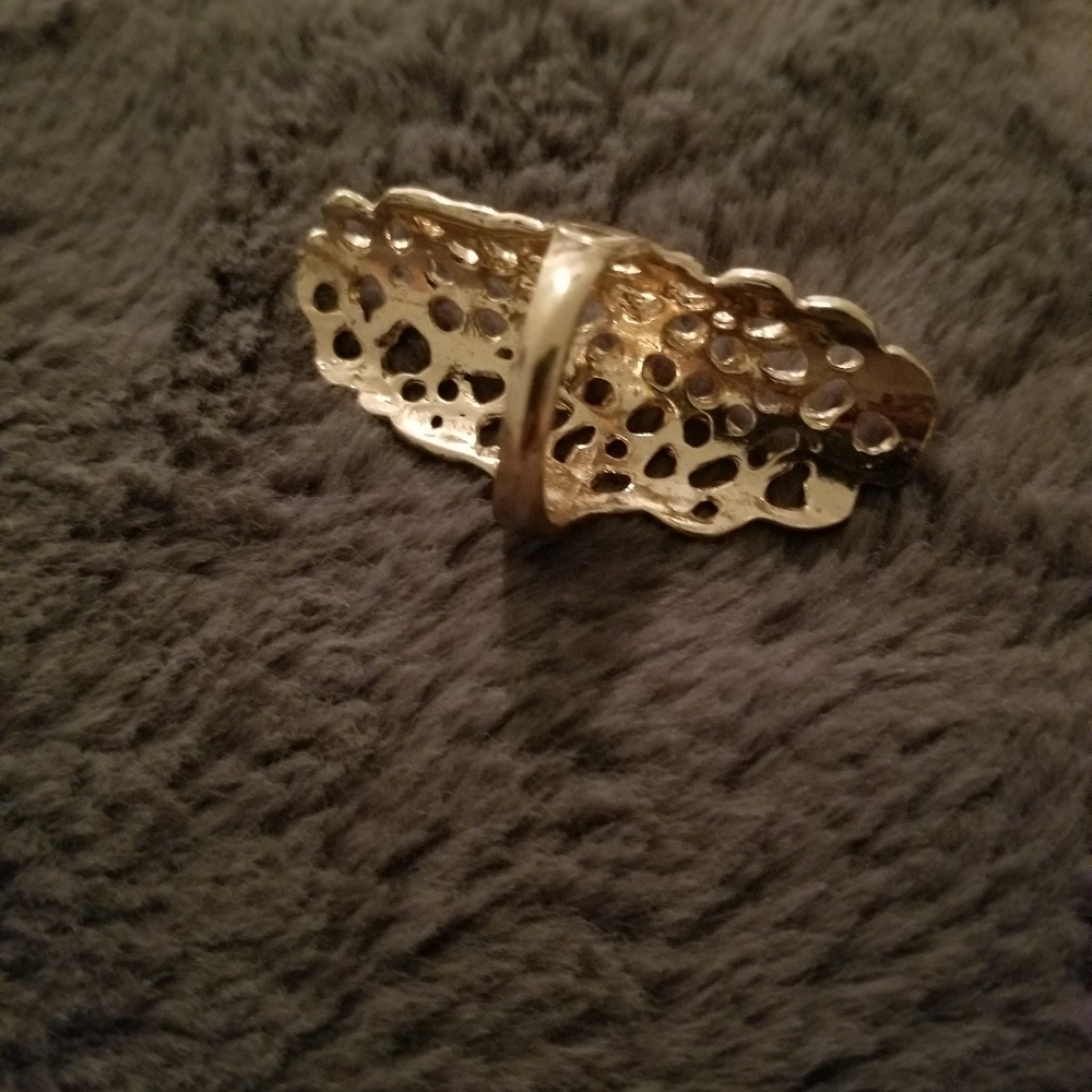 Ring - Picture 3 of 4